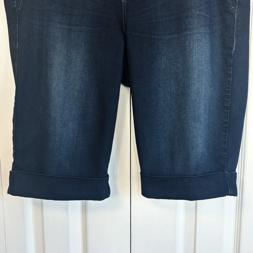 Hot in Hollywood Dark Denim Malibu Knee Grazer Pull-On Shorts 1X